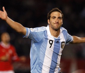 开云赛事集团-王者归位！浓眉哥血洗赛场引爆IG，首战状态炸裂显冠军相，浓眉哥首战炸裂显冠军相